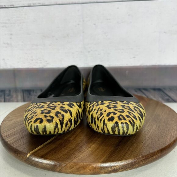 Crocs Ballet Flats Womens 7 Beige Animal print Slip on Casual Comfort - Picture 2 of 10